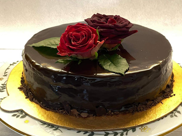 Picture of chocolate cake with flower decoration