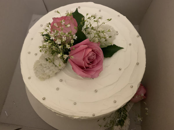 Picture of VANILLA CAKE WITH FLOWER DECORATION