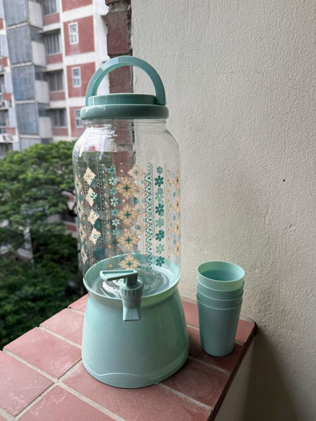 Picture of Water Jug with Glass